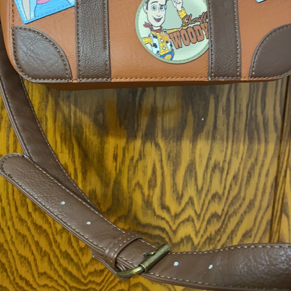 A very rare DisneyXLoungefly bag - Picture 2 of 6